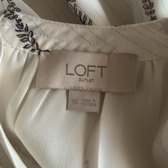 Loft Outlet Flowy Off White Blouse with Gold/Silver detail - Picture 4 of 5